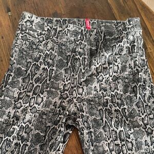 SPANX Black and Gray Snake Print Cropped Pants